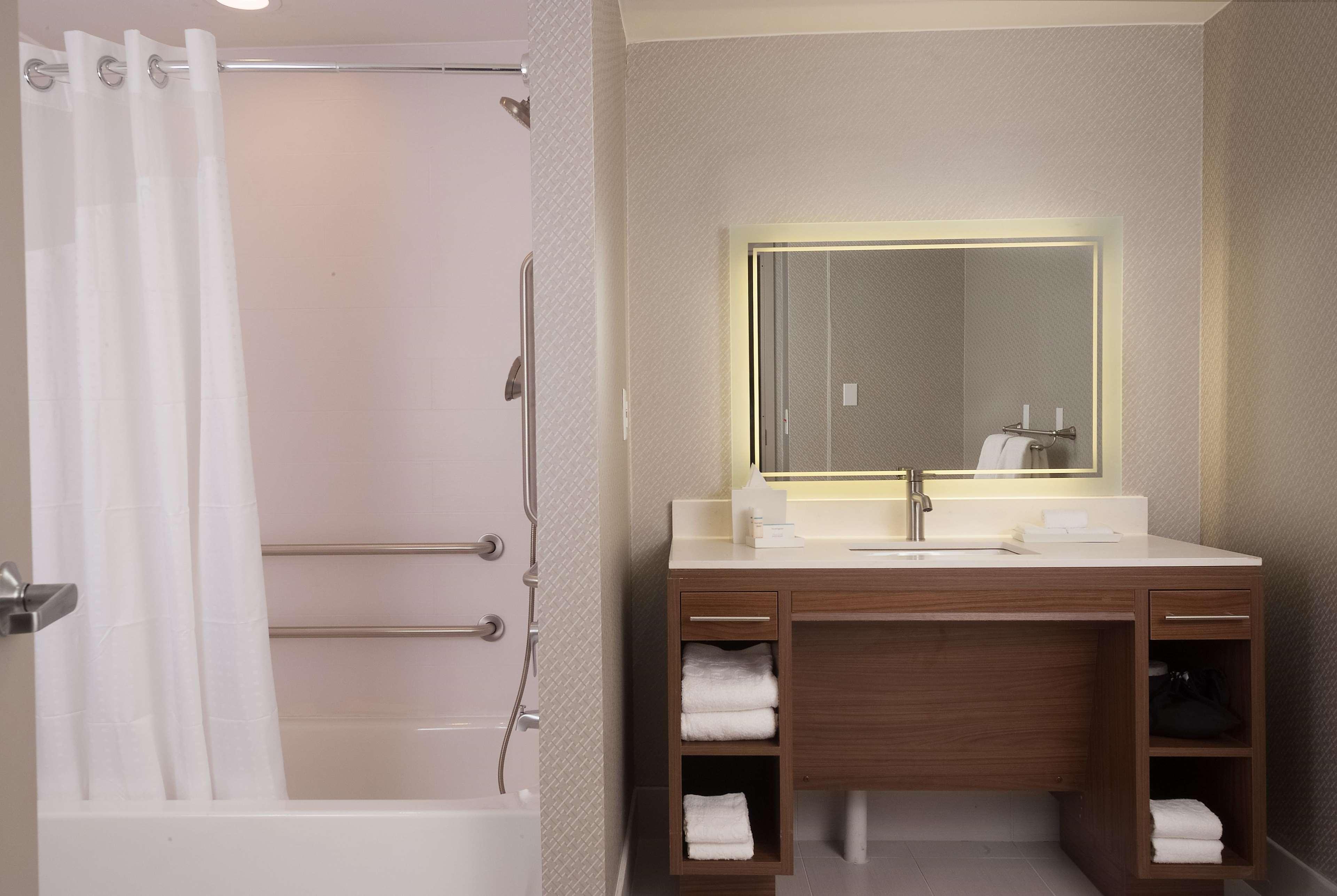 Hotel Home2 By Hilton Atlanta Perimeter Center 3*